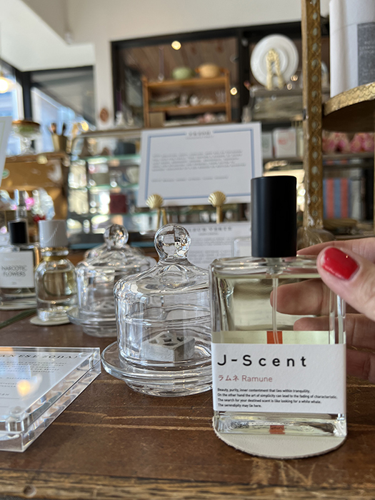 J-Scent取扱店アメリカSENTiの店頭に並ぶJ-Scentの香水ラムネ