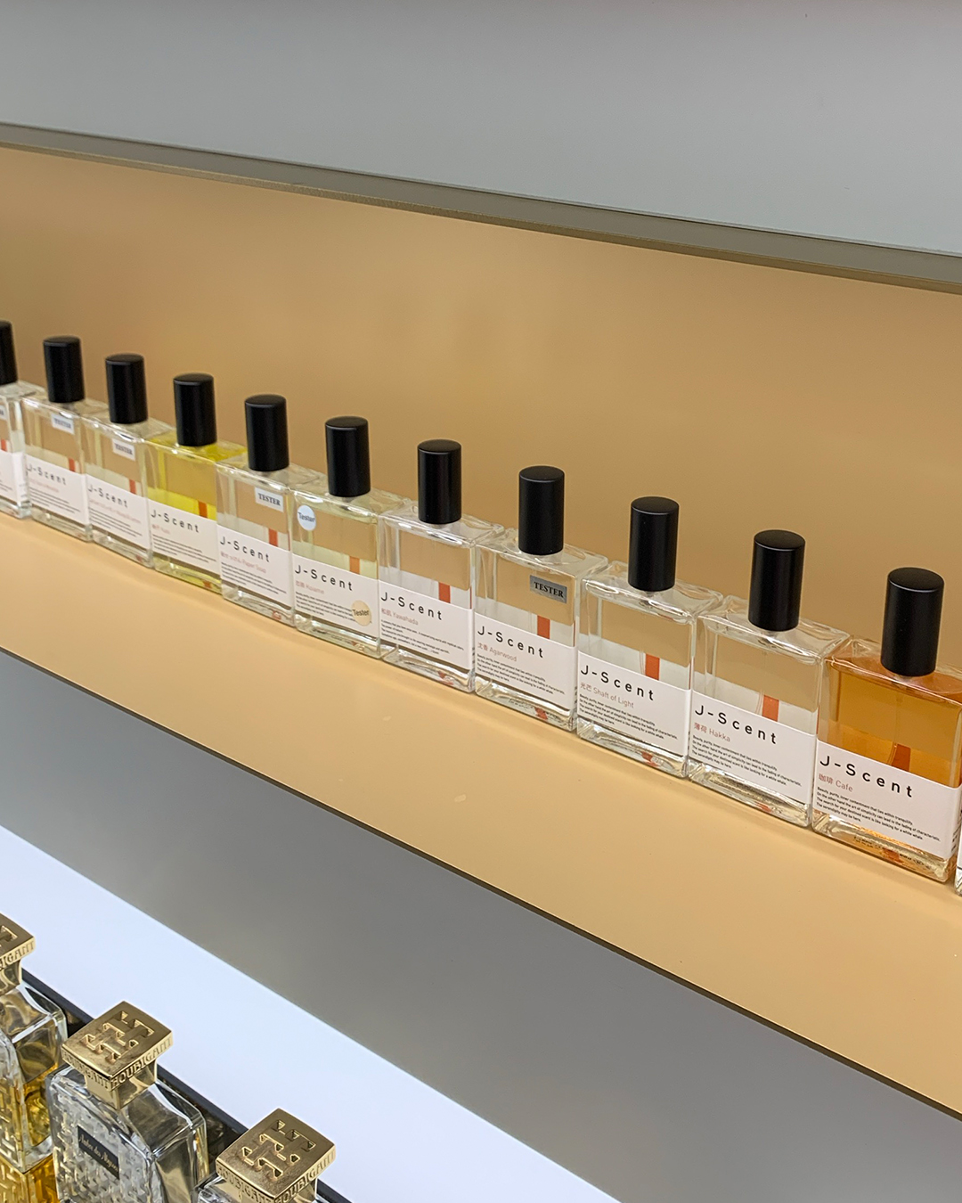 Aline Essence - Profumeria Artistica Monopoliに並ぶJ-Scent