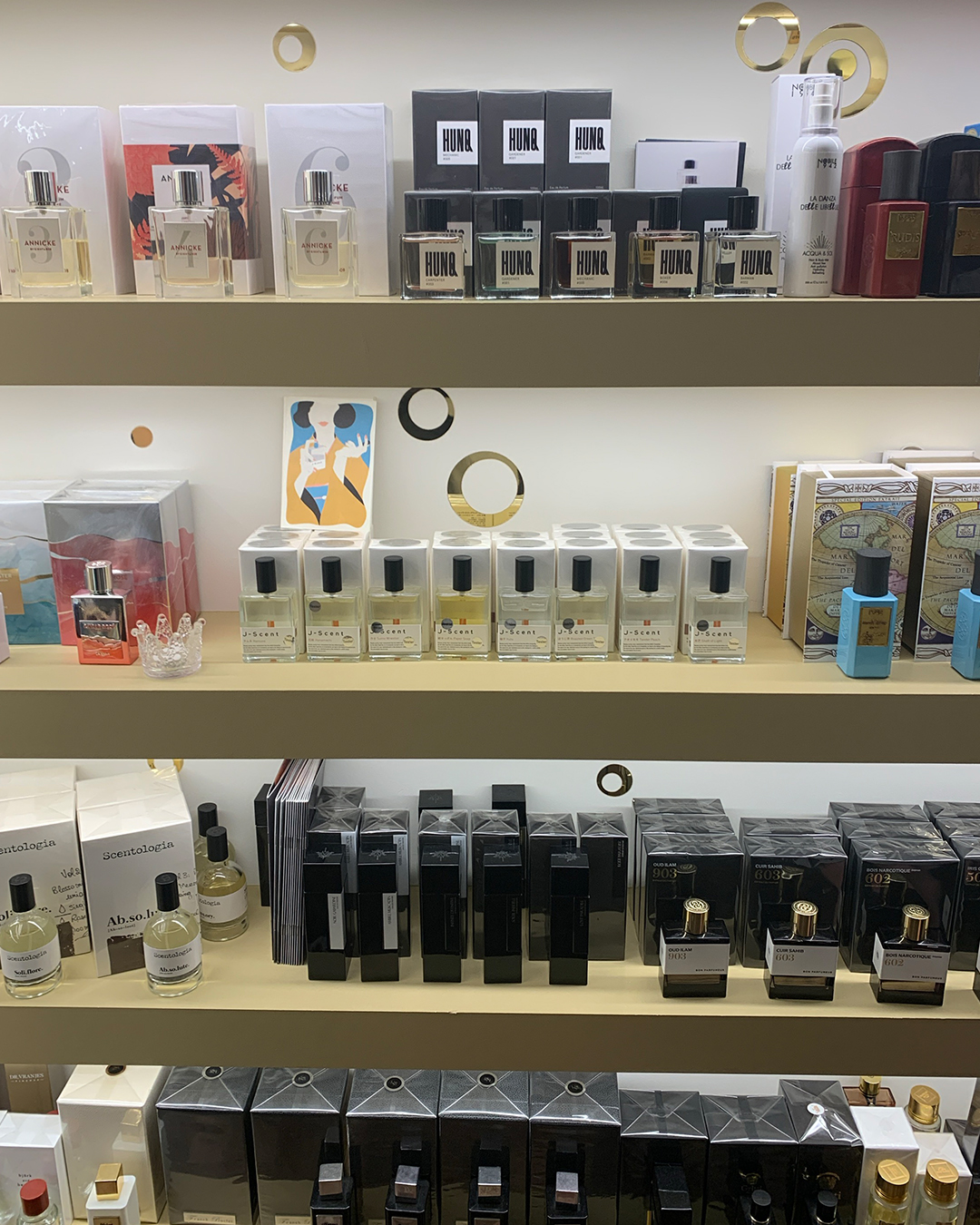 BOUTIQUE D'ESSENCE - LUXURY PERFUMES　店内の様子