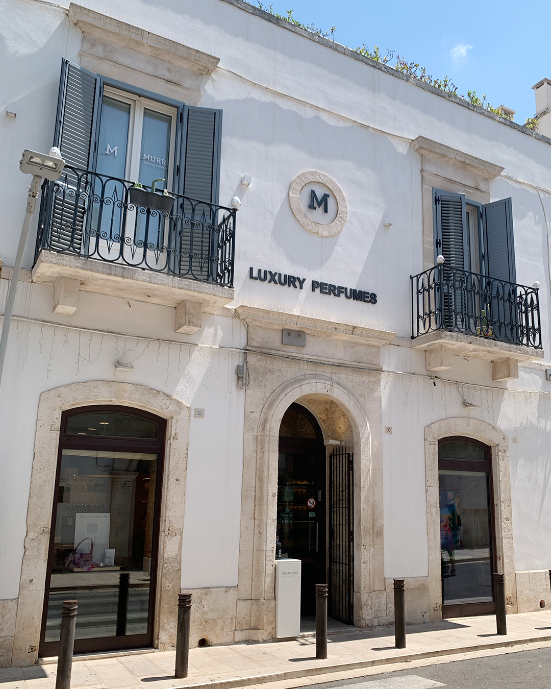 BOUTIQUE D'ESSENCE - LUXURY PERFUMES外観