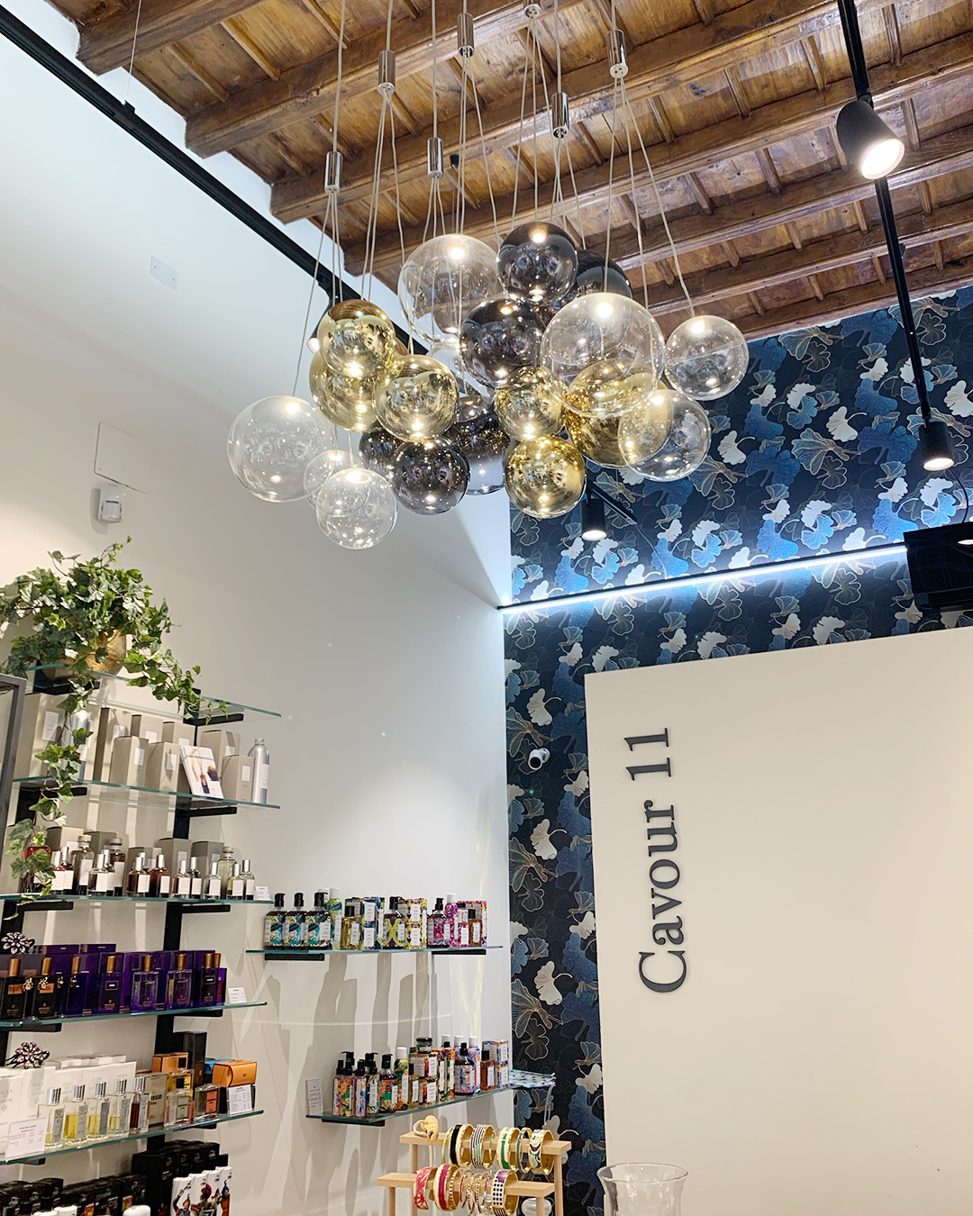 cavour11DKの店内